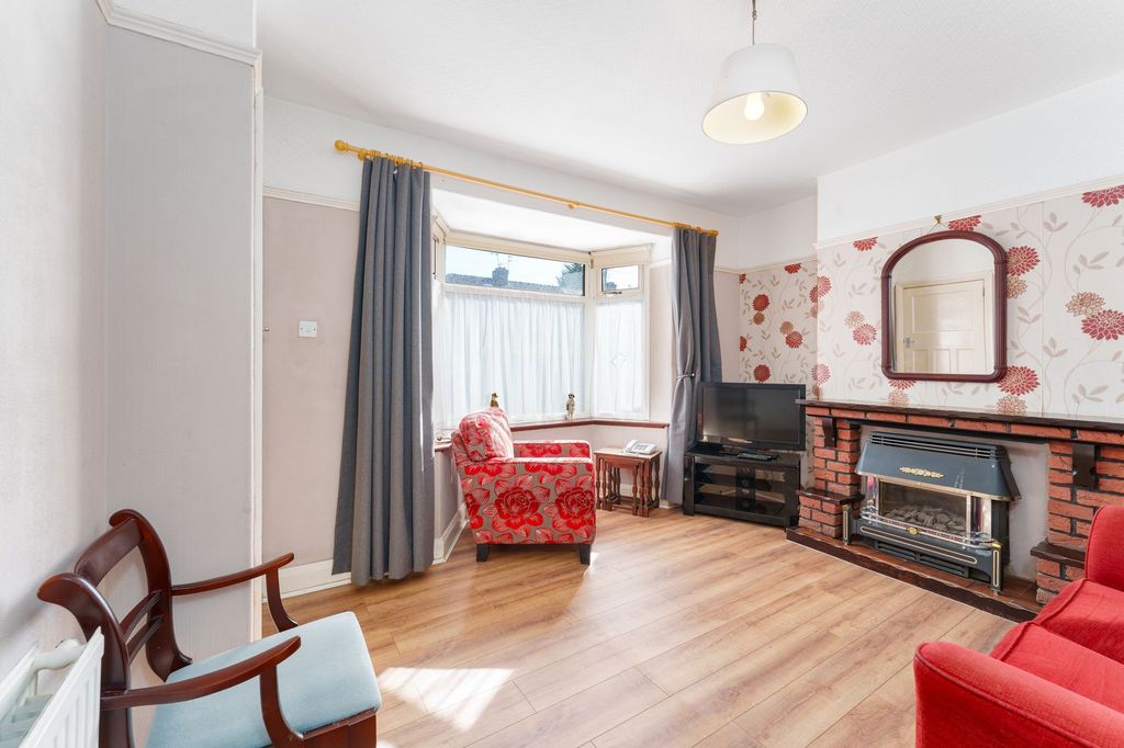 Property photo 2 of 11