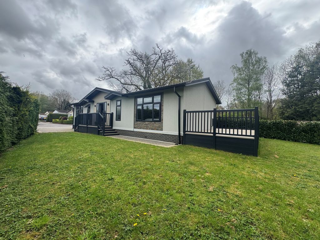 Property photo 1 of 12 26A - Front 2 Warren Park 3