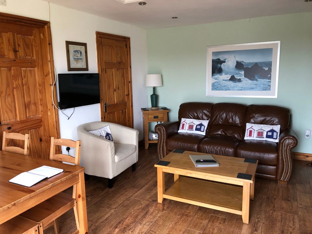Property photo 3 of 7 Lounge