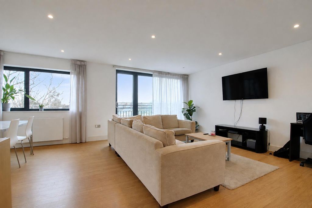 Property photo 2 of 11 2