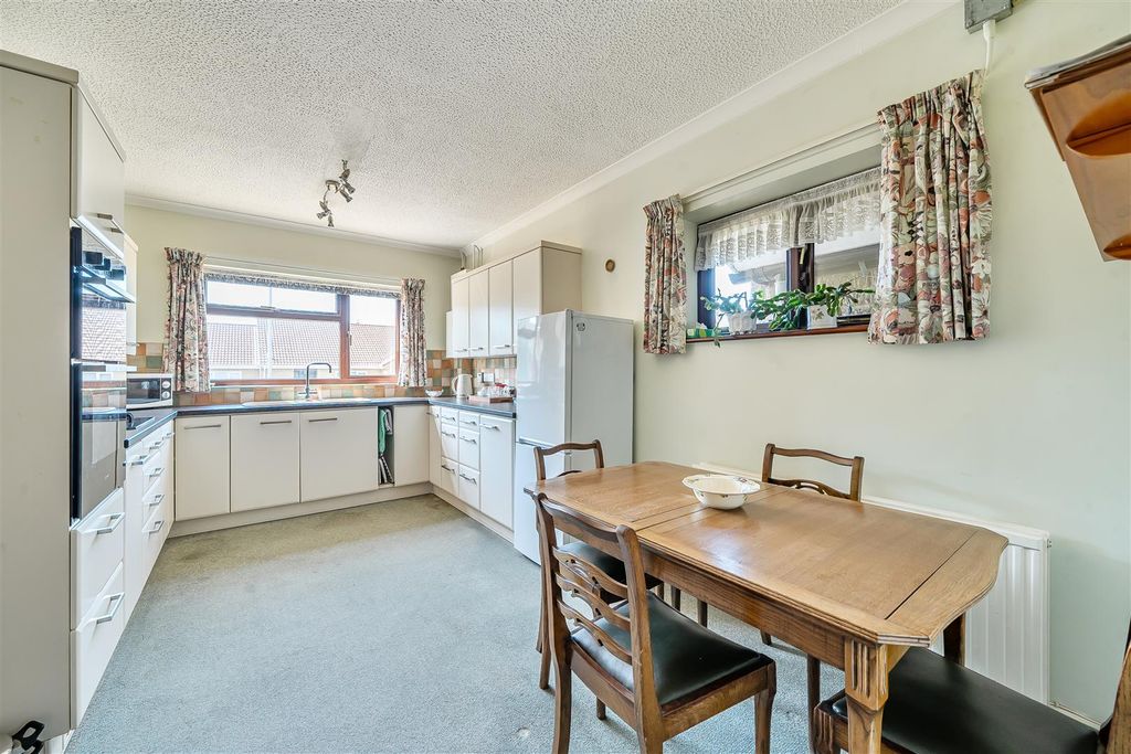Property photo 2 of 16 Kitchen / Breakfast Room