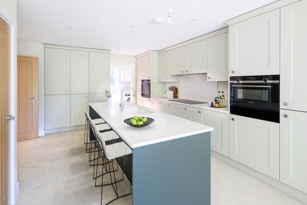 Property photo 2 of 17 Image