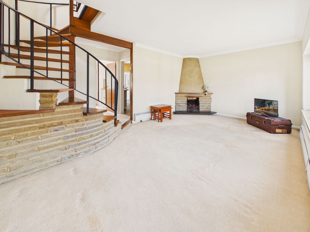 Property photo 2 of 42 Sitting Room