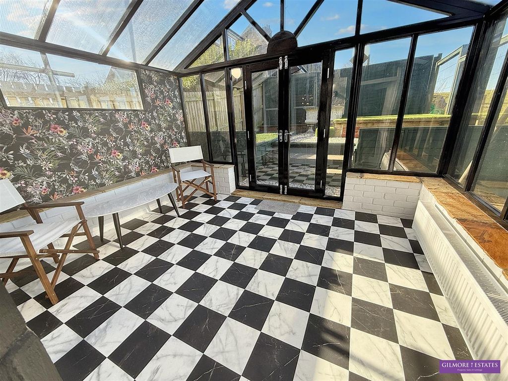 Property photo 3 of 18 Conservatory