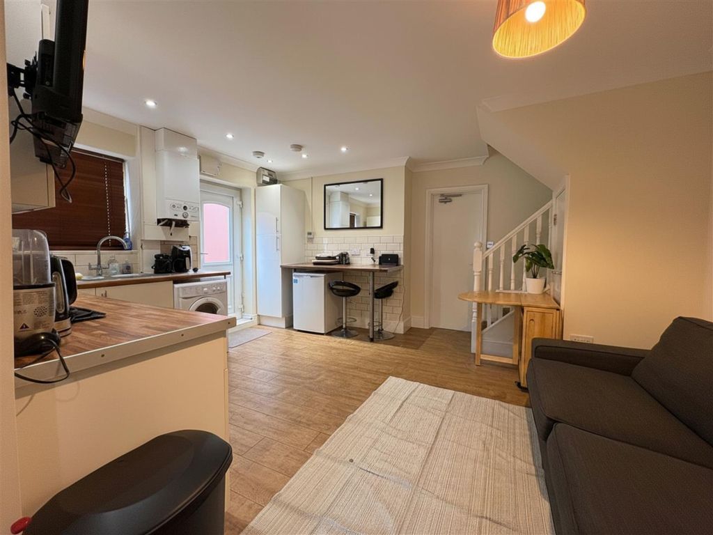 Property photo 2 of 10 Living 10 Abbot 2.Png
