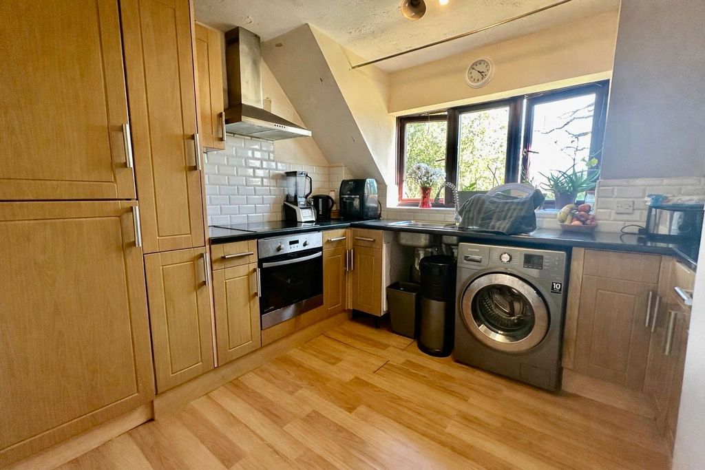 Property photo 3 of 8 Picture No. 11