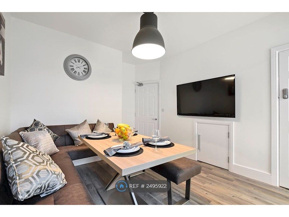 Property photo 2 of 9 Extra Large Smart 4K Tv