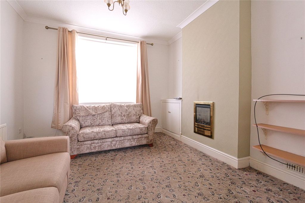 Property photo 2 of 13 Lounge