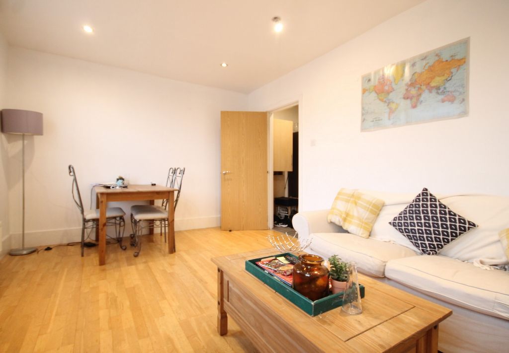 Property photo 3 of 12 Reception