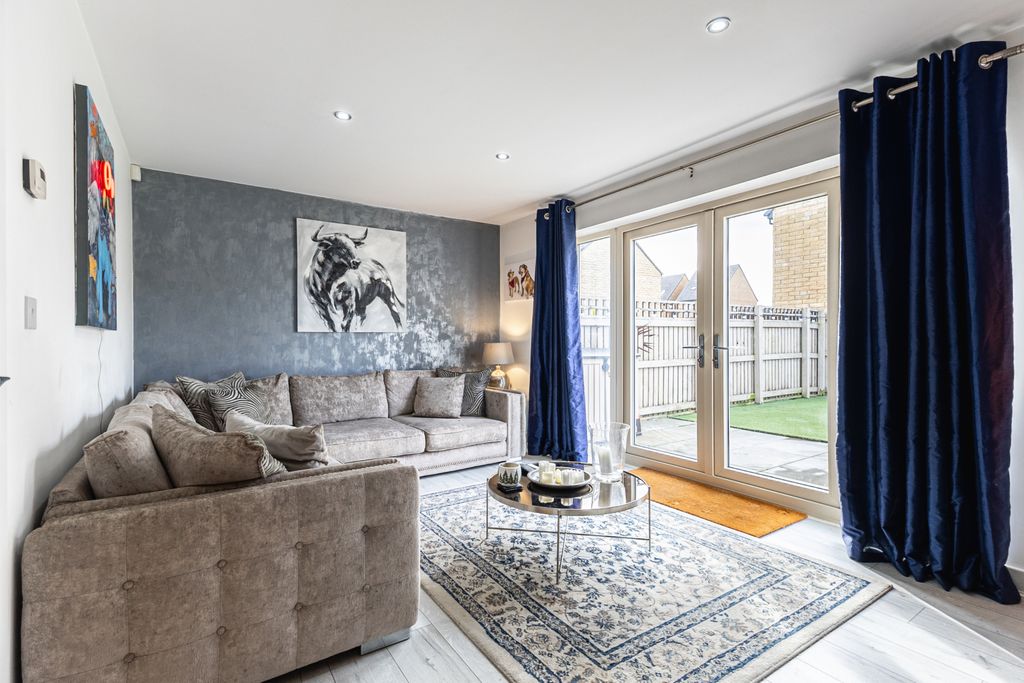 Property photo 2 of 19 Living Room