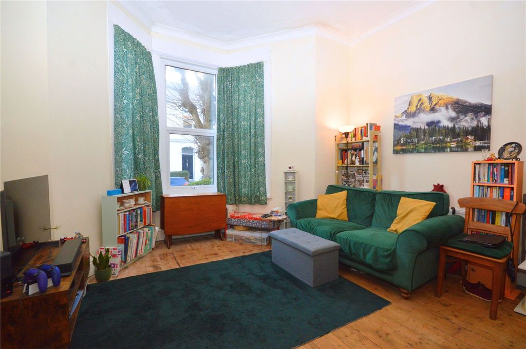 Property photo 2 of 6 Picture No. 15