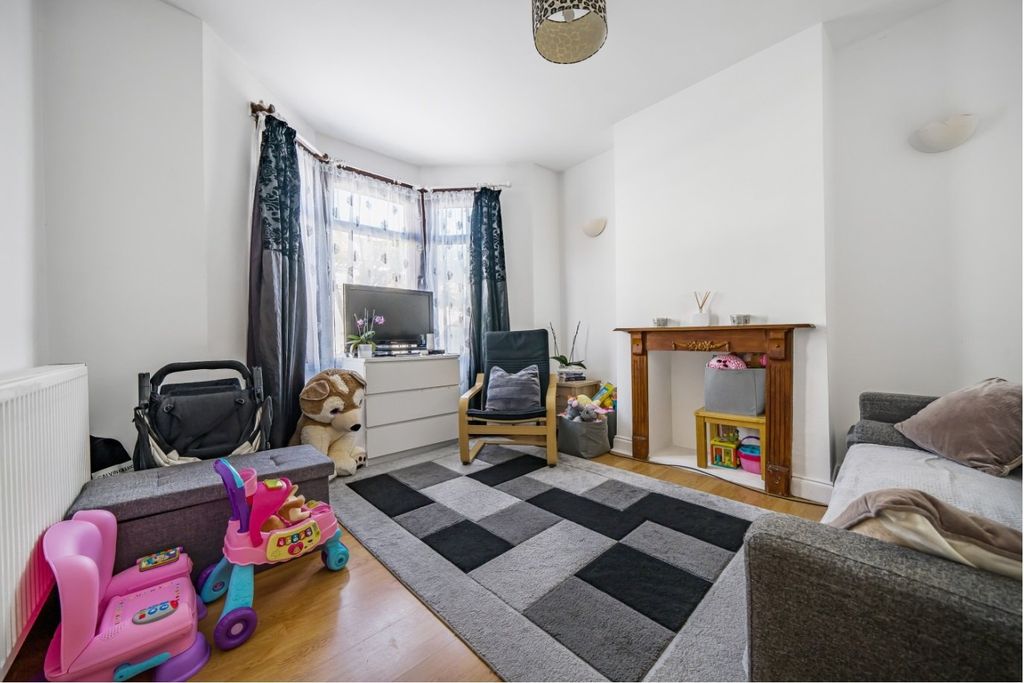 Property photo 2 of 11 Picture No. 13