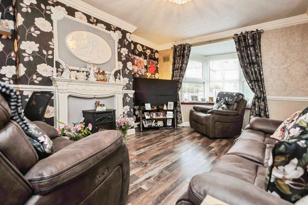 Property photo 2 of 17 Pbox-Img.Jpg