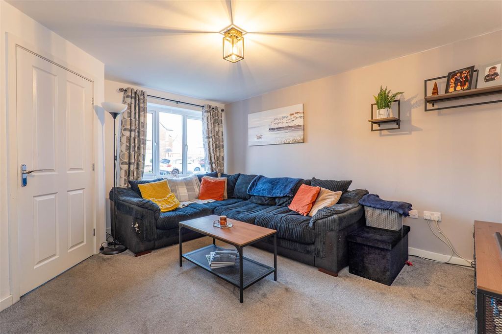 Property photo 2 of 21 Lounge