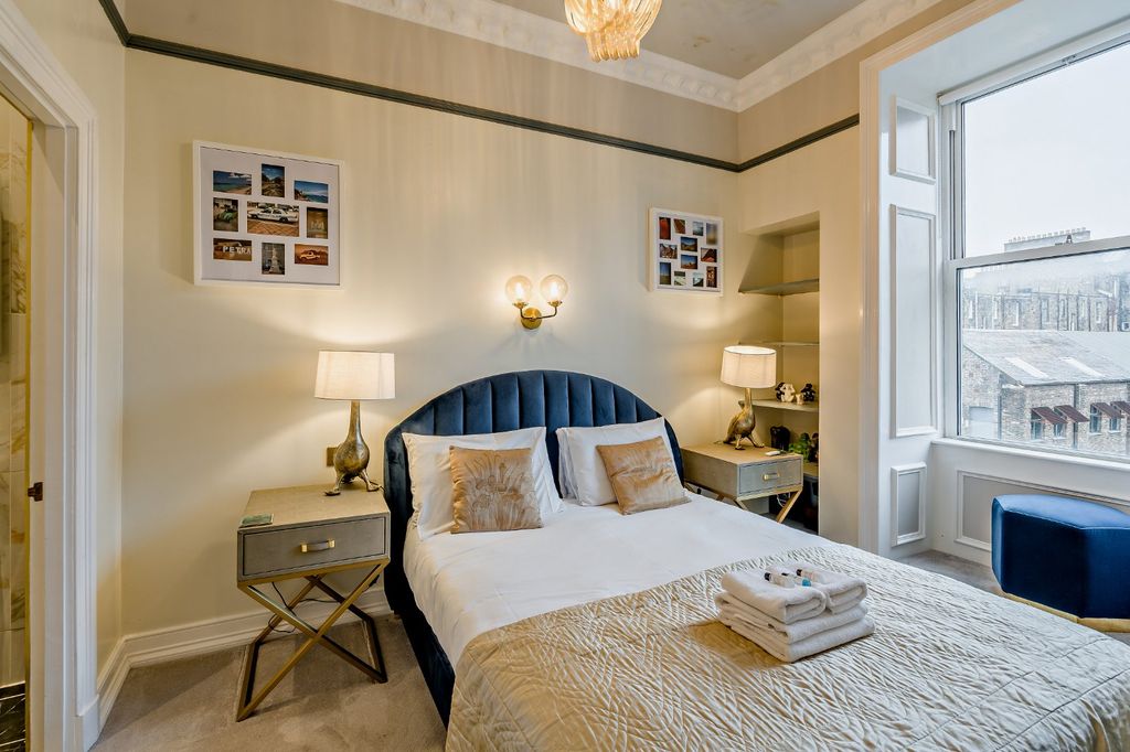 Property photo 2 of 19 Bedroom