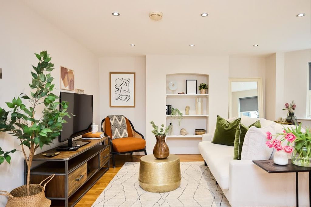 Property photo 1 of 19 Living Room