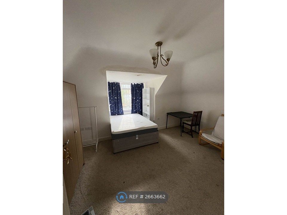 Property photo 1 of 22 Attic Bedroom