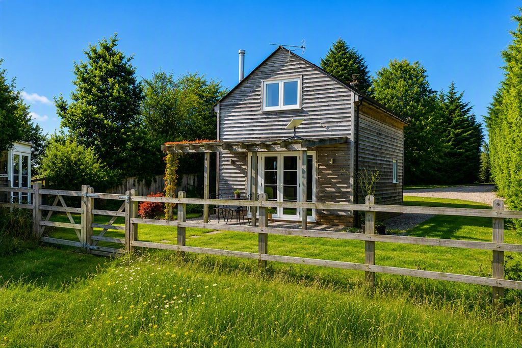 Property photo 1 of 16 The Barn