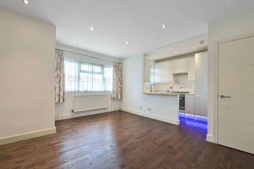 Property photo 1 of 9