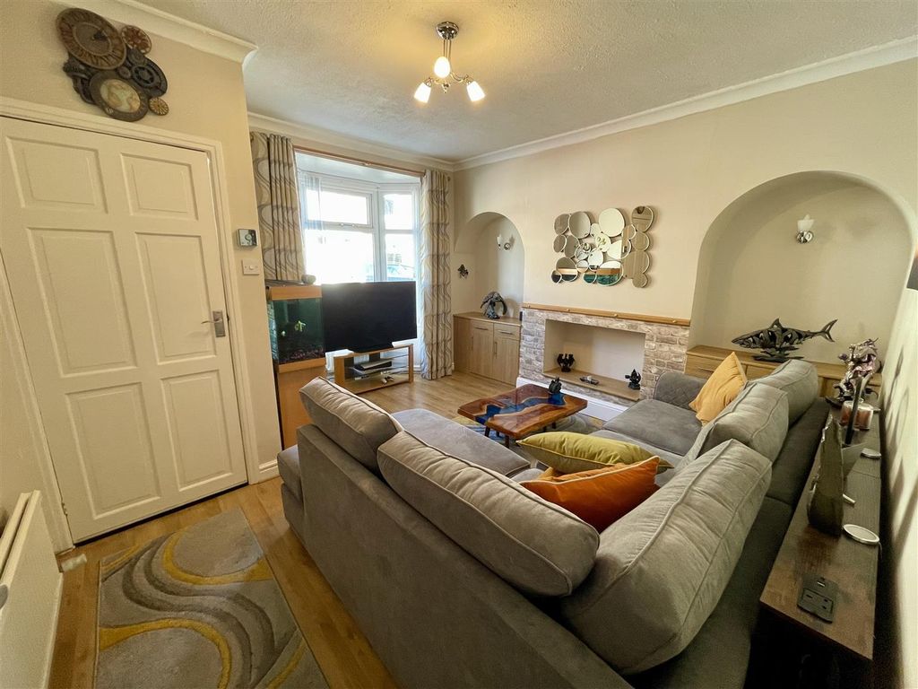 Property photo 2 of 10 Lounge