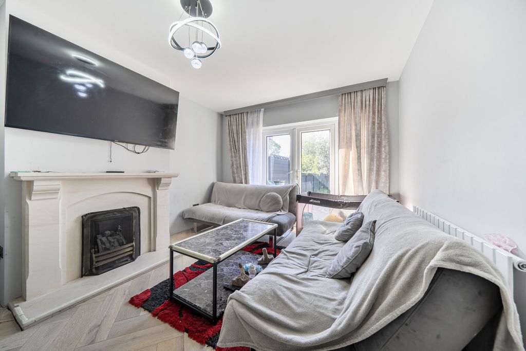 Property photo 2 of 25 1524775-9-6Ab1585...