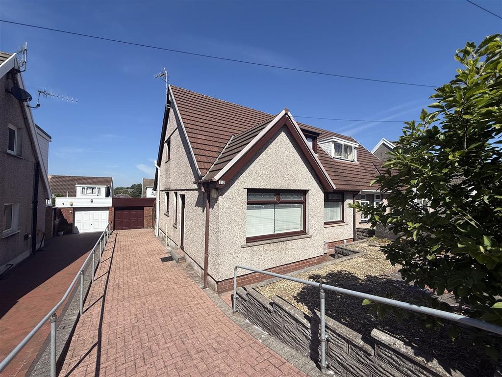 Property photo 1 of 17 External