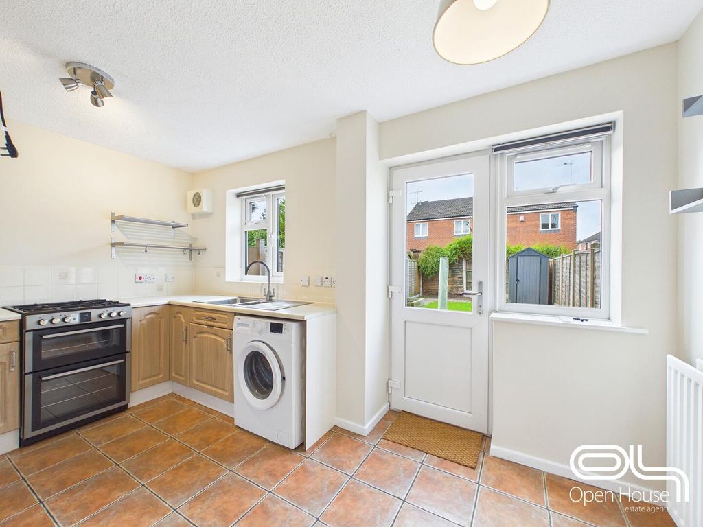 Property photo 3 of 10 Kitchen