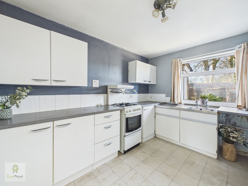 Property photo 2 of 16 Kitchen