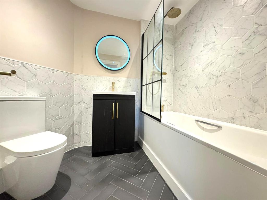 Property photo 2 of 7 Bathroom.Jpeg