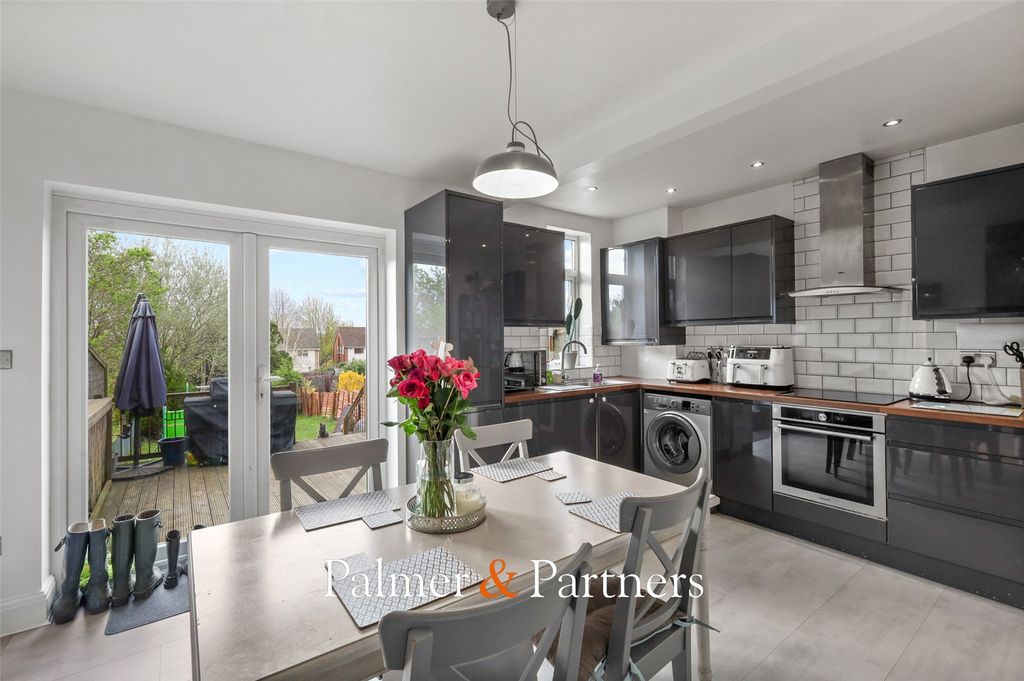 Property photo 2 of 20 Picture No. 17