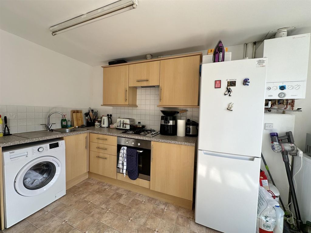 Property photo 3 of 6 Kitchen.Jpg