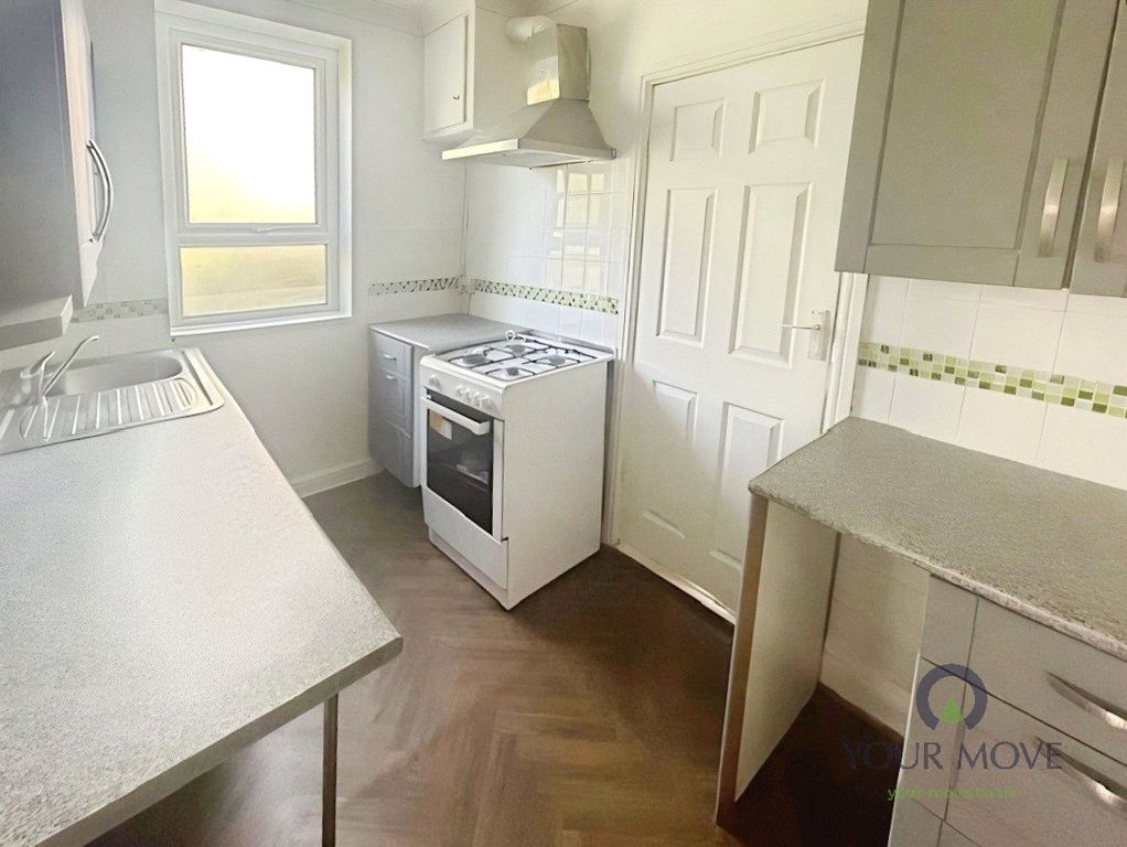 Property photo 2 of 10 Kitchen