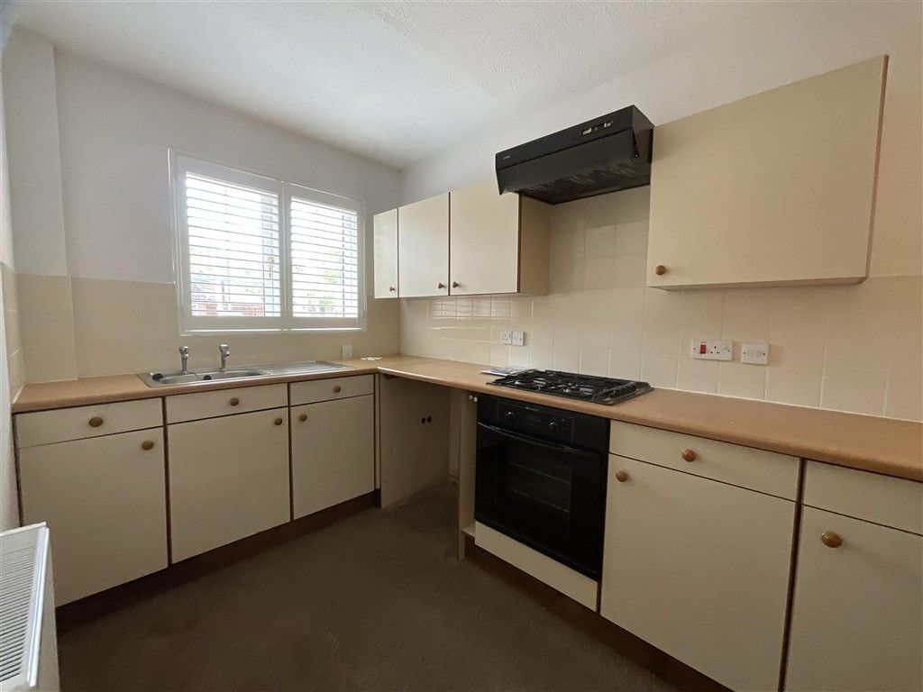 Property photo 3 of 8 Kitchen