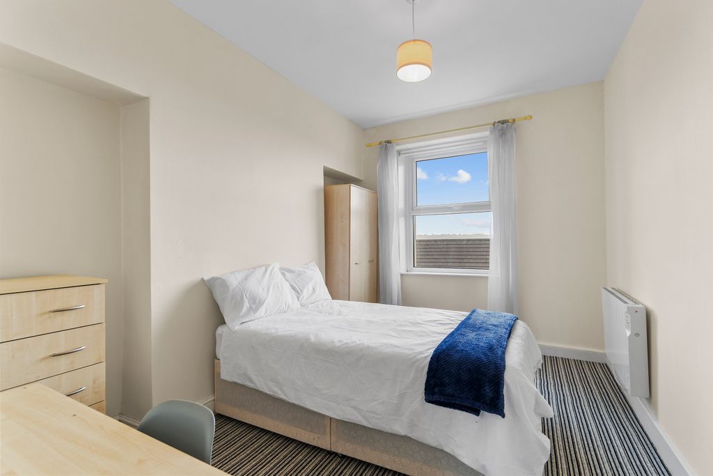 Property photo 2 of 12 Letting Room