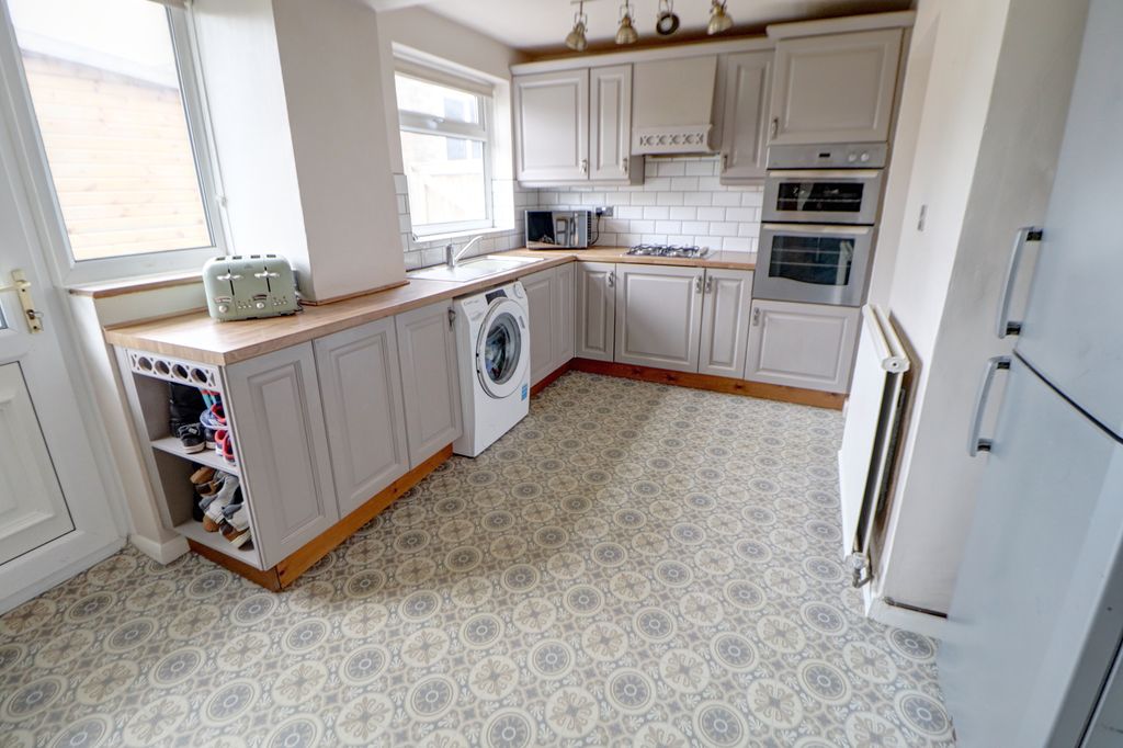 Property photo 3 of 21 3