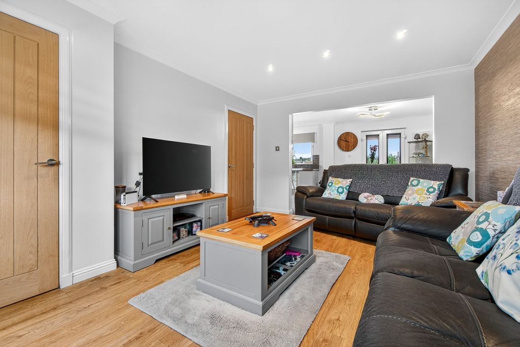 Property photo 2 of 32