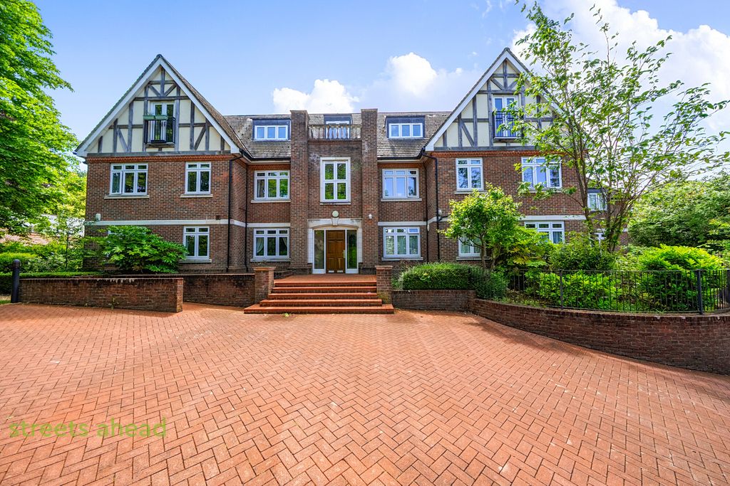 Property photo 1 of 17 Acde0Cf8-B049-4B9...