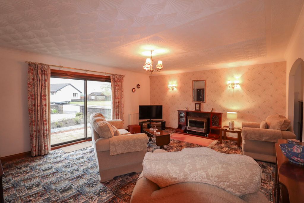 Property photo 3 of 28