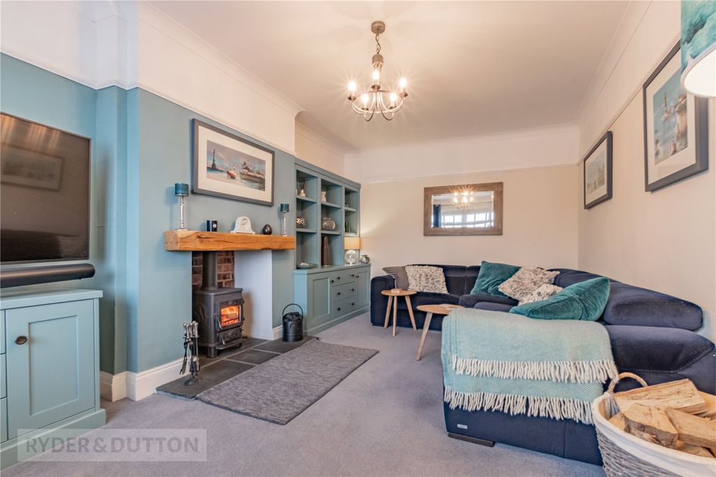 Property photo 3 of 27 Lounge