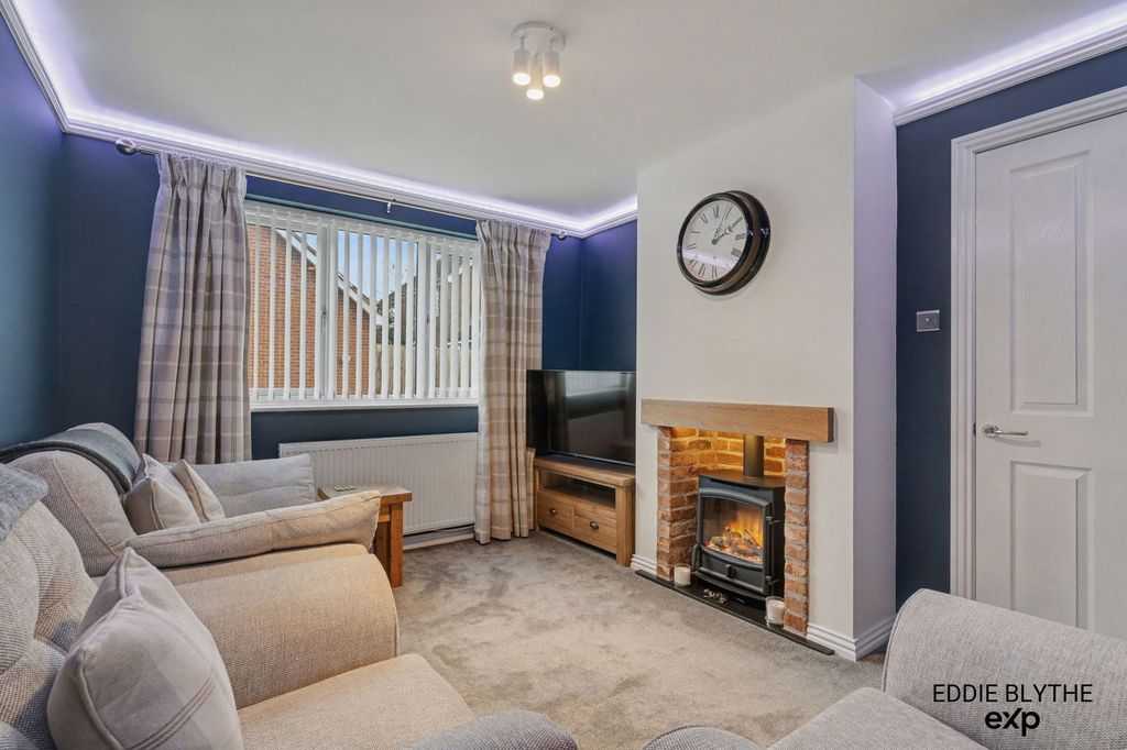 Property photo 2 of 33