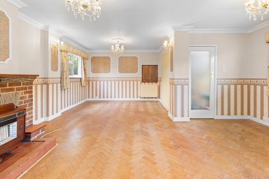 Property photo 2 of 34