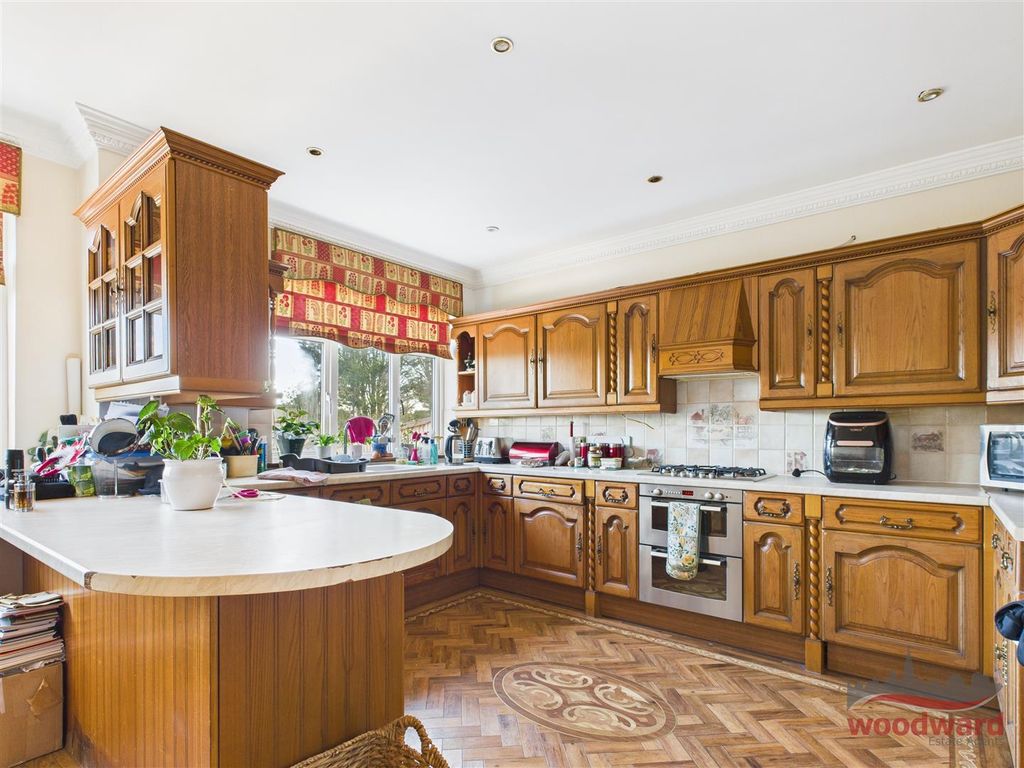 Property photo 3 of 14 Kitchen