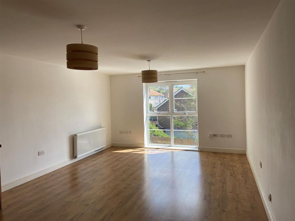 Property photo 3 of 7