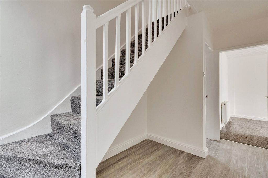 Property photo 2 of 21 Picture No. 12