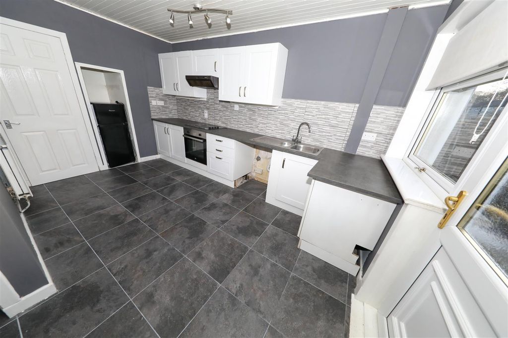 Property photo 3 of 18 C