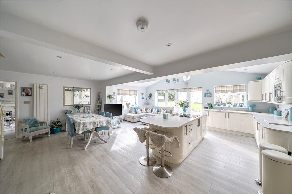 Property photo 3 of 21 Picture No. 15