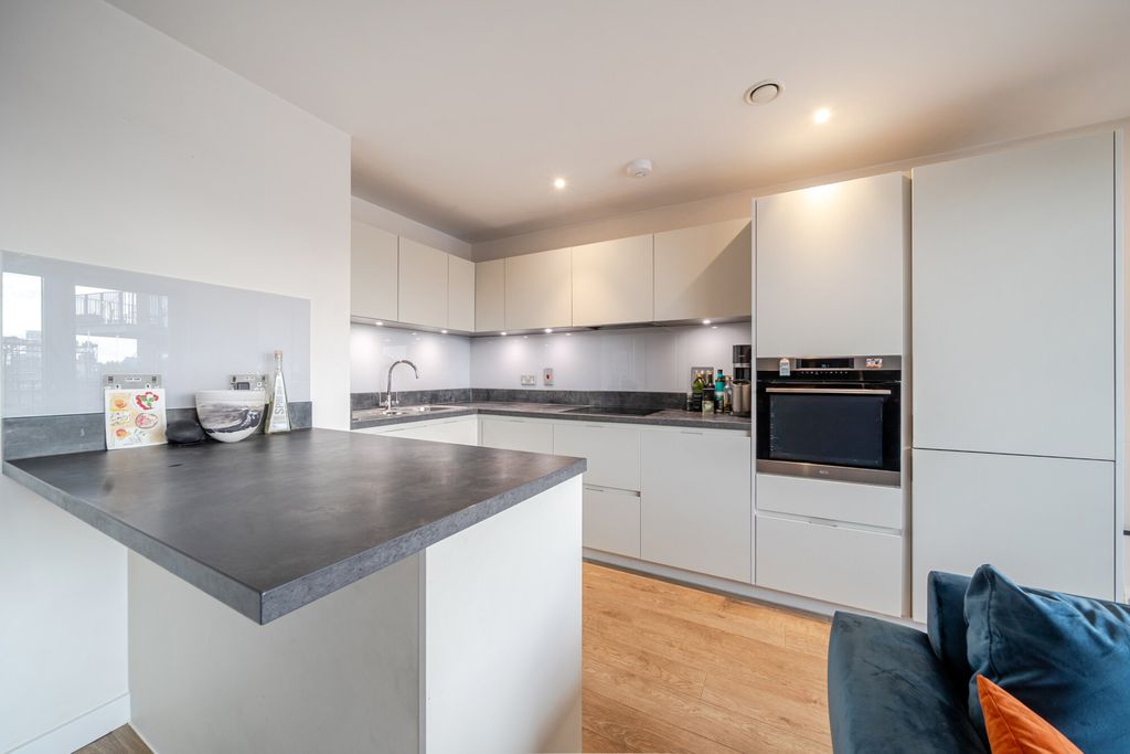 Property photo 3 of 16 1522316-3-1A0d2Ab...