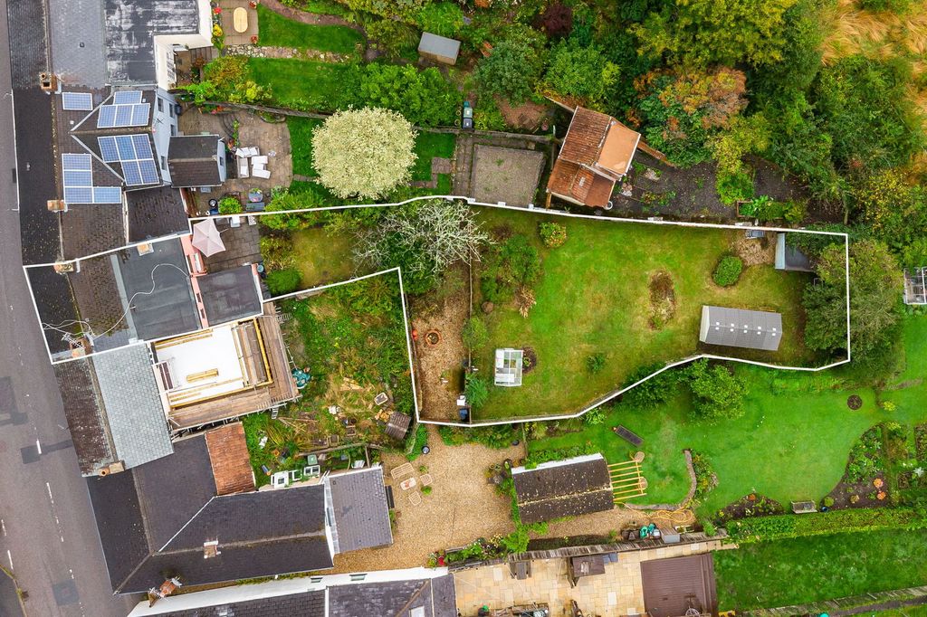 Property photo 2 of 25