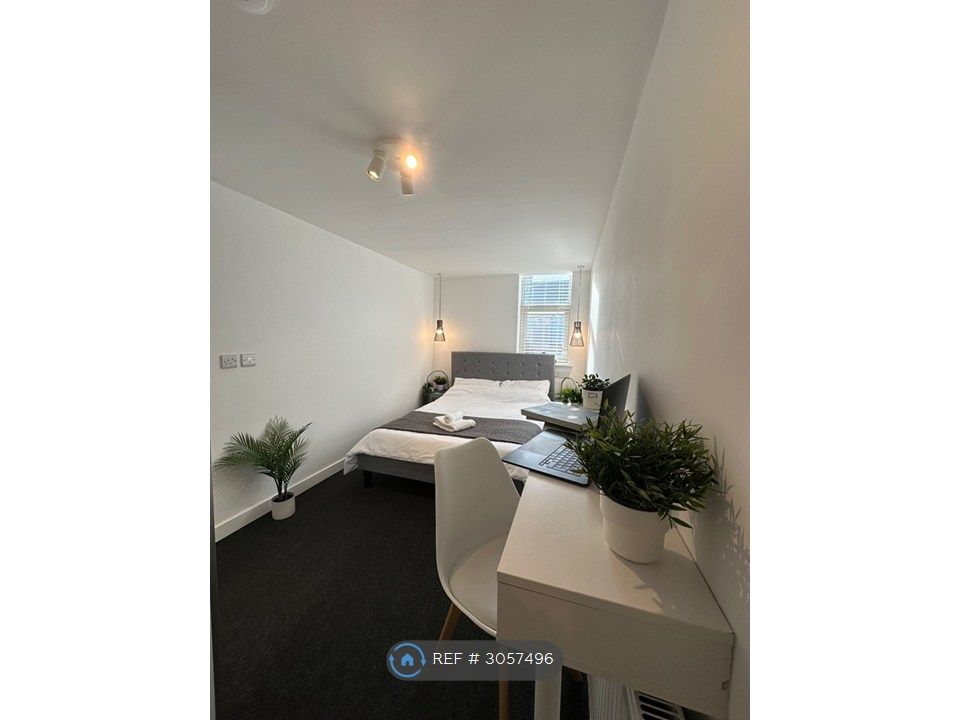 Property photo 1 of 6 Bedroom Of Similar Size And Layout