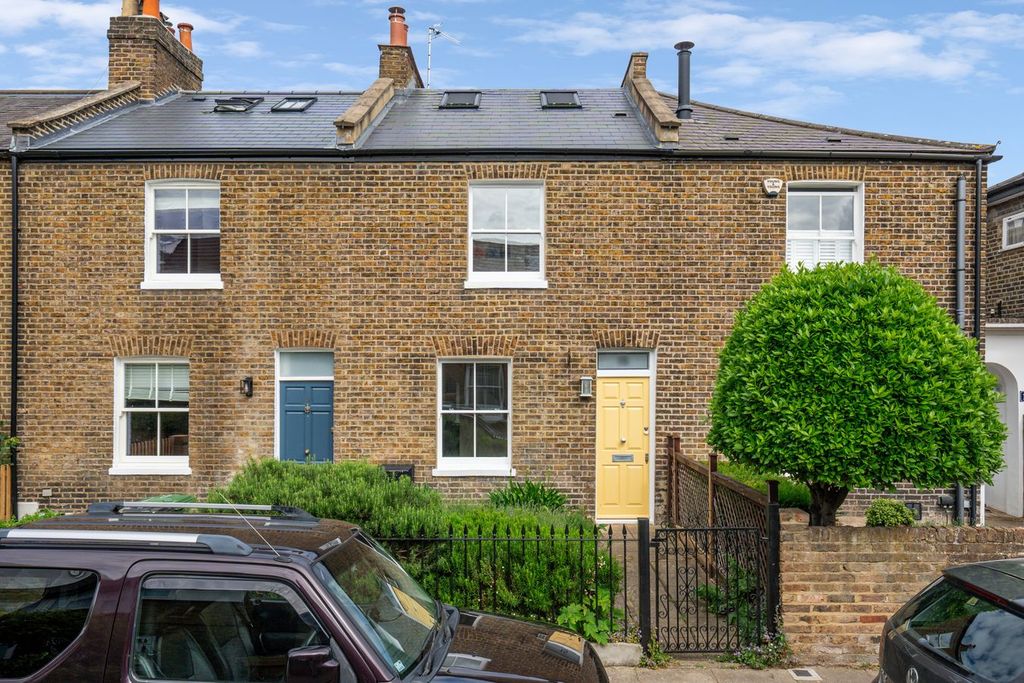 Property photo 2 of 11